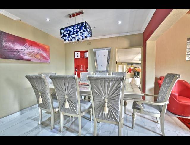 5 BEDROOM HOUSE FOR SALE IN BLIGNAUTSRUS